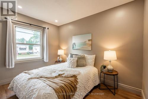 207 East 33Rd Street, Hamilton, ON - Indoor Photo Showing Bedroom