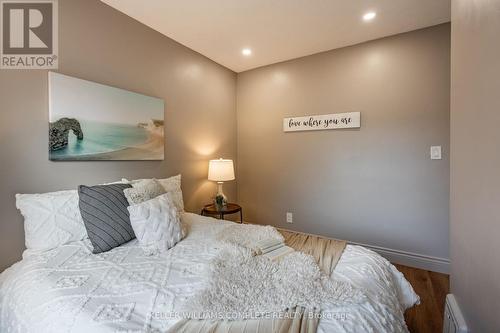 207 East 33Rd Street, Hamilton, ON - Indoor Photo Showing Bedroom