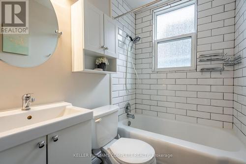 207 East 33Rd Street, Hamilton, ON - Indoor Photo Showing Bathroom