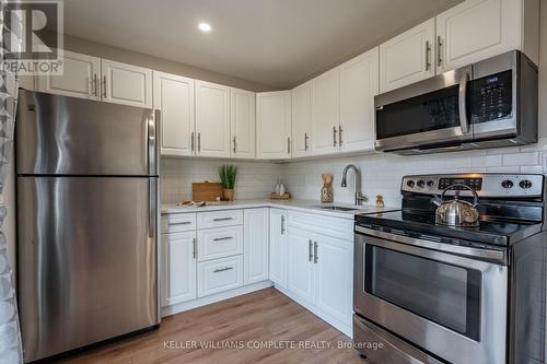 207 East 33Rd Street, Hamilton, ON - Indoor Photo Showing Kitchen