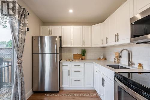 207 East 33Rd Street, Hamilton, ON - Indoor Photo Showing Kitchen