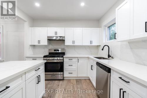 14 Ruth Street, Hamilton, ON - Indoor Photo Showing Kitchen With Upgraded Kitchen