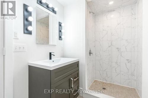 14 Ruth Street, Hamilton, ON - Indoor Photo Showing Bathroom