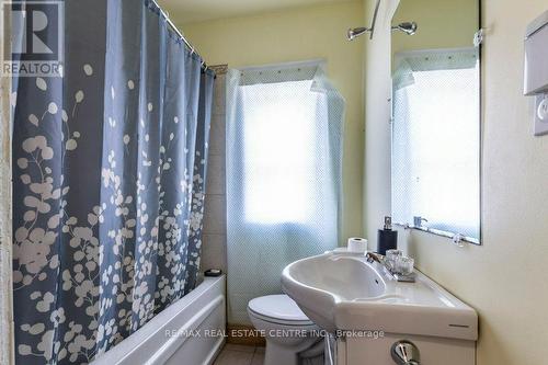 1264 King Street E, Hamilton, ON - Indoor Photo Showing Bathroom