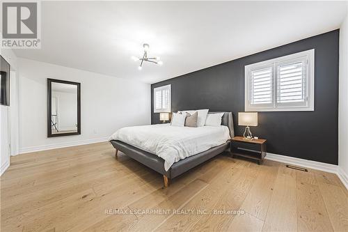 14 Dolphin Place, Hamilton, ON - Indoor Photo Showing Bedroom