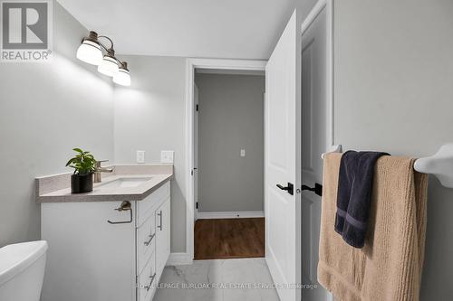 709 - 30 Grand Trunk Crescent, Toronto, ON - Indoor Photo Showing Bathroom