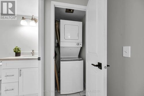 709 - 30 Grand Trunk Crescent, Toronto, ON - Indoor Photo Showing Laundry Room