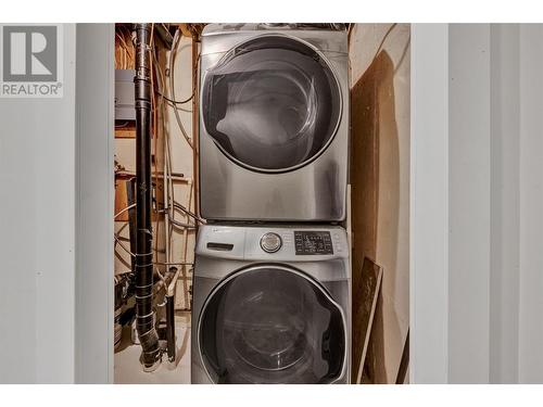 1555 Hollywood Road S, Kelowna, BC - Indoor Photo Showing Laundry Room