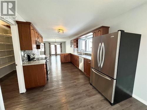 10681 Cottonwood Cresent, Dawson Creek, BC - Indoor Photo Showing Kitchen