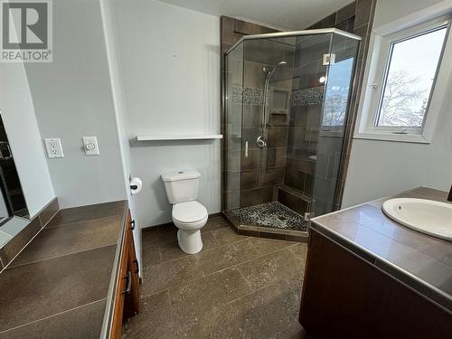 10681 Cottonwood Cresent, Dawson Creek, BC - Indoor Photo Showing Bathroom