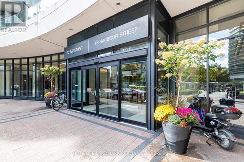 1711 - 18 Harbour Street, Toronto, ON - Outdoor