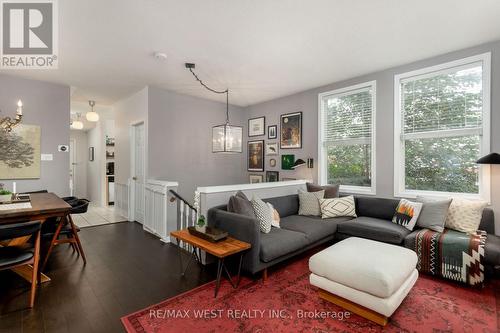 115 - 51 Halton Street, Toronto, ON - Indoor Photo Showing Living Room