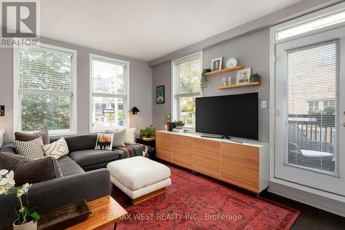 115 - 51 Halton Street, Toronto, ON - Indoor Photo Showing Living Room