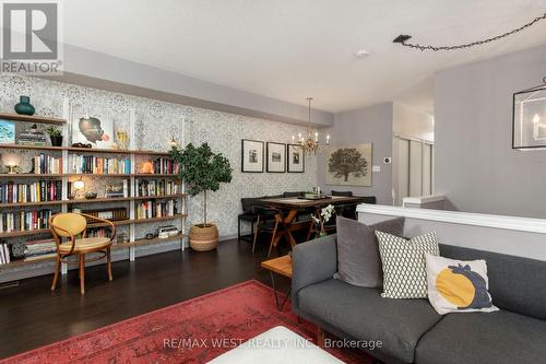 115 - 51 Halton Street, Toronto, ON - Indoor Photo Showing Living Room