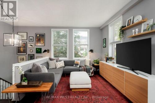 115 - 51 Halton Street, Toronto, ON - Indoor Photo Showing Living Room