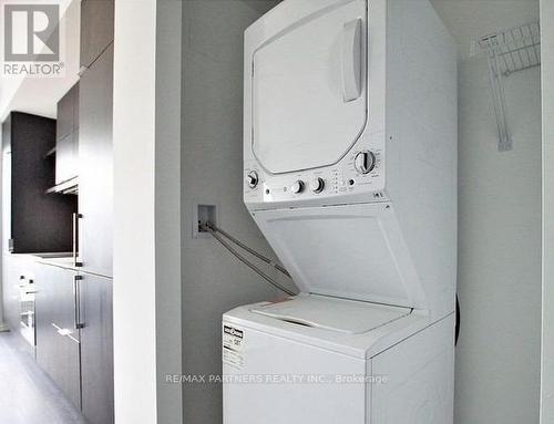 1704 - 197 Yonge Street, Toronto, ON - Indoor Photo Showing Laundry Room