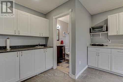 Upper - 265 Edinburgh Street, London, ON - Indoor Photo Showing Kitchen