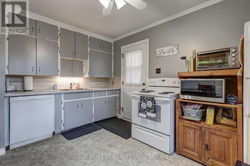 1865 Dumont Street, London, ON - Indoor Photo Showing Kitchen