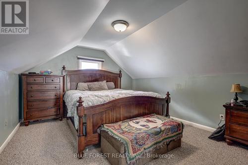 1865 Dumont Street, London, ON - Indoor Photo Showing Bedroom