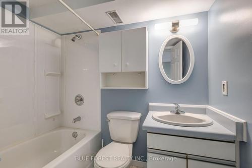 1865 Dumont Street, London, ON - Indoor Photo Showing Bathroom