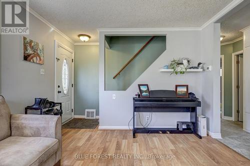 1865 Dumont Street, London, ON - Indoor Photo Showing Living Room