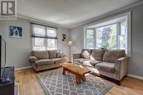 1865 Dumont Street, London, ON - Indoor Photo Showing Living Room