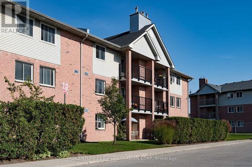 67 - 144 Conway Drive W, London, ON - Outdoor With Facade