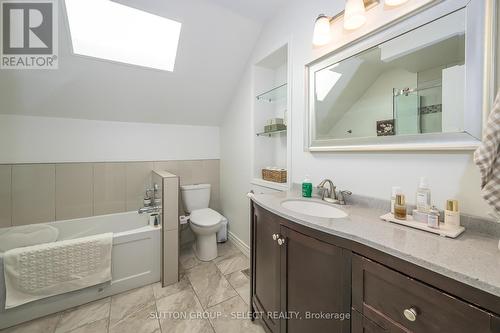 943 Colborne Street, London, ON - Indoor Photo Showing Bathroom