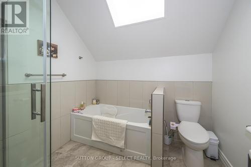 943 Colborne Street, London, ON - Indoor Photo Showing Bathroom