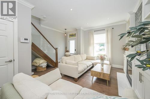 943 Colborne Street, London, ON - Indoor Photo Showing Living Room