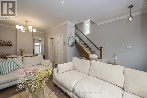 943 Colborne Street, London, ON - Indoor Photo Showing Living Room