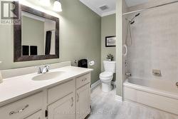 4 piece ensuite bathroom - 