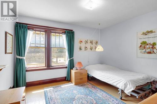 54 Victor Street, London, ON - Indoor Photo Showing Bedroom