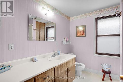 54 Victor Street, London, ON - Indoor Photo Showing Bathroom