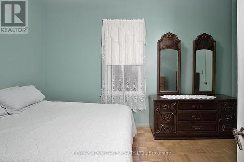 1059 Talbot Street, London, ON - Indoor Photo Showing Bedroom