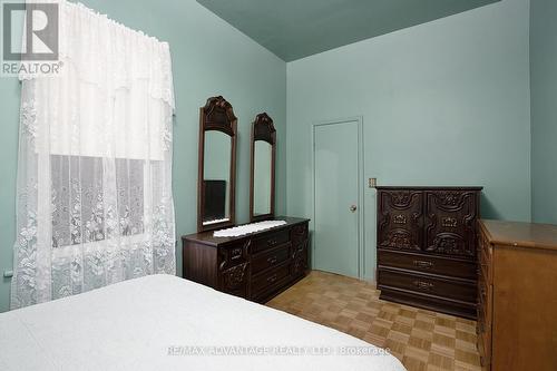 1059 Talbot Street, London, ON - Indoor Photo Showing Bedroom