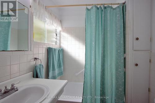 1059 Talbot Street, London, ON - Indoor Photo Showing Bathroom