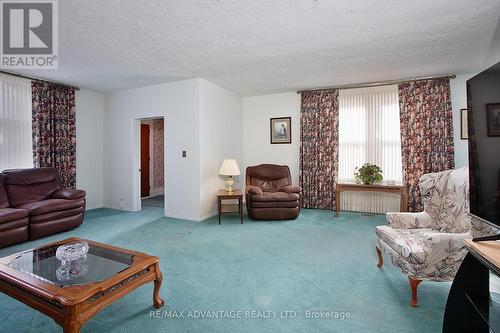 1059 Talbot Street, London, ON - Indoor Photo Showing Living Room