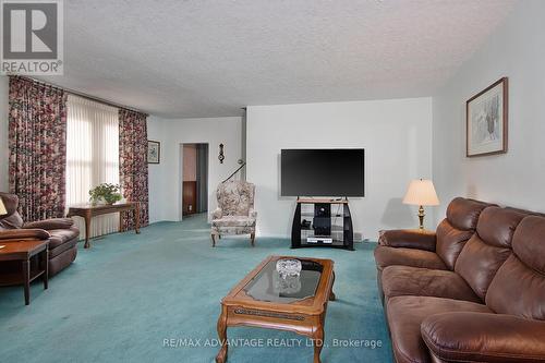 1059 Talbot Street, London, ON - Indoor Photo Showing Living Room