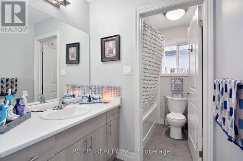 464 Jessica Way Road, London, ON - Indoor Photo Showing Bathroom