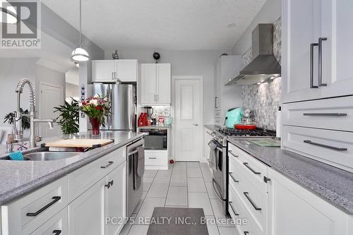 464 Jessica Way Road, London, ON - Indoor Photo Showing Kitchen With Stainless Steel Kitchen With Double Sink With Upgraded Kitchen