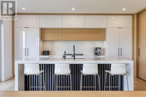 61 Crestview Drive, Middlesex Centre (Kilworth), ON - Indoor Photo Showing Kitchen With Upgraded Kitchen