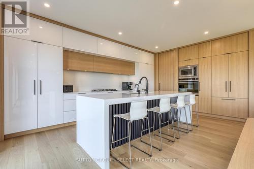 61 Crestview Drive, Middlesex Centre (Kilworth), ON - Indoor Photo Showing Kitchen With Upgraded Kitchen