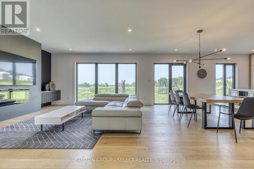 61 Crestview Drive, Middlesex Centre (Kilworth), ON - Indoor Photo Showing Living Room