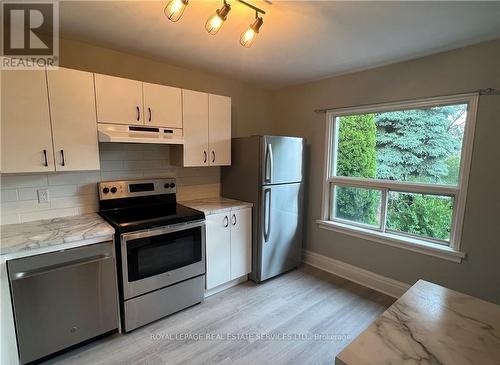 Upper - 229 Ottawa Street S, Hamilton, ON - Indoor Photo Showing Kitchen