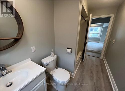 Upper - 229 Ottawa Street S, Hamilton, ON - Indoor Photo Showing Bathroom