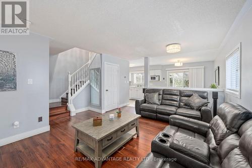 1345 Reardon Boulevard, London, ON - Indoor Photo Showing Living Room