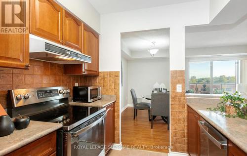 603 - 2088 Lawrence Avenue W, Toronto, ON - Indoor Photo Showing Kitchen