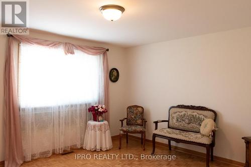 646 Bookham Crescent, Mississauga, ON - Indoor