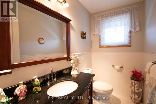 646 Bookham Crescent, Mississauga, ON - Indoor Photo Showing Bathroom